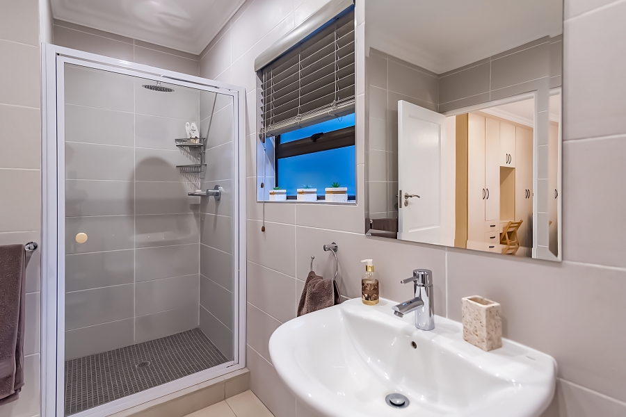 5 Bedroom Property for Sale in Club Milos Estate Free State